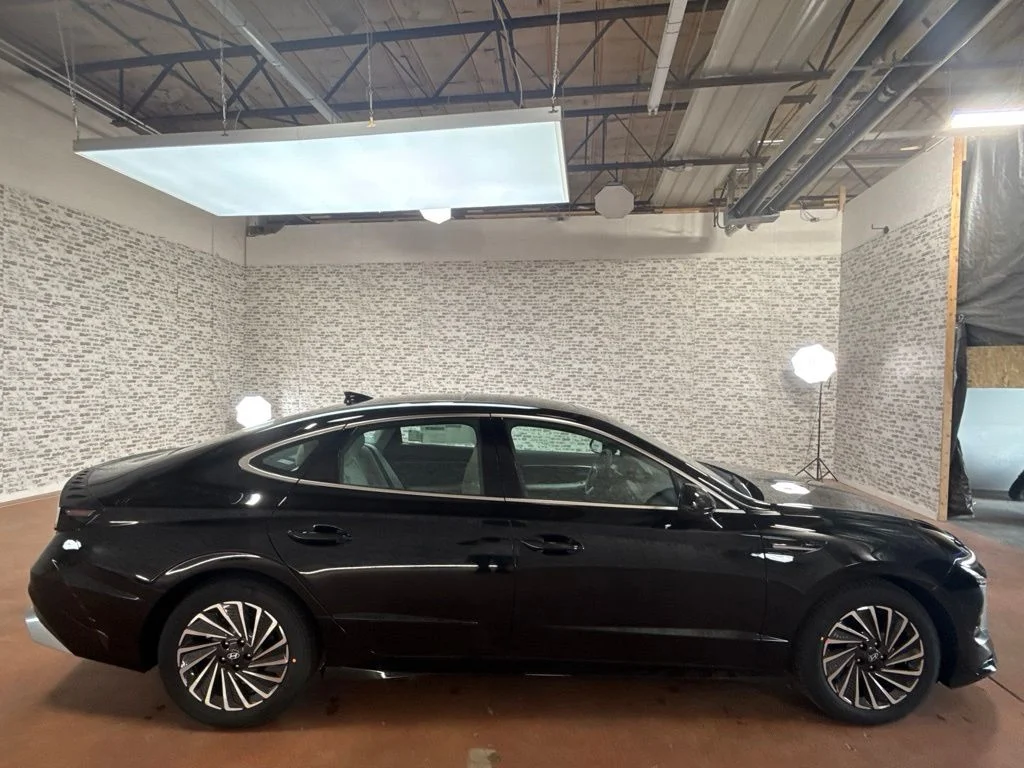 New 2026 Abyss Black Hyundai SEL image 8