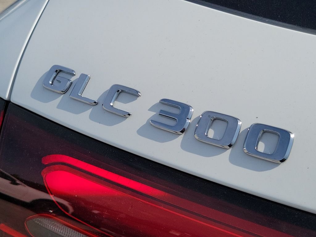 New 2027 Polar White Mercedes-Benz GLC 300 image 7