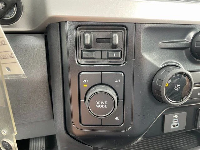 2025 Ford F-450 Super Duty Chassis Cab XL - Photo 24