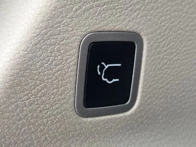 Used 2023 Black Chrysler Touring L image 33