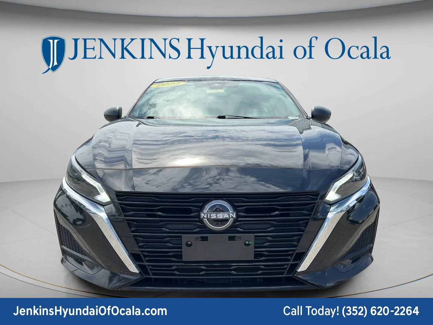 Used 2025 Super Black Nissan SV image 8