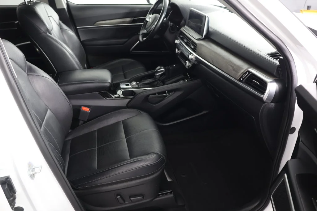 Used 2020 Snow White Pearl Kia EX image 27