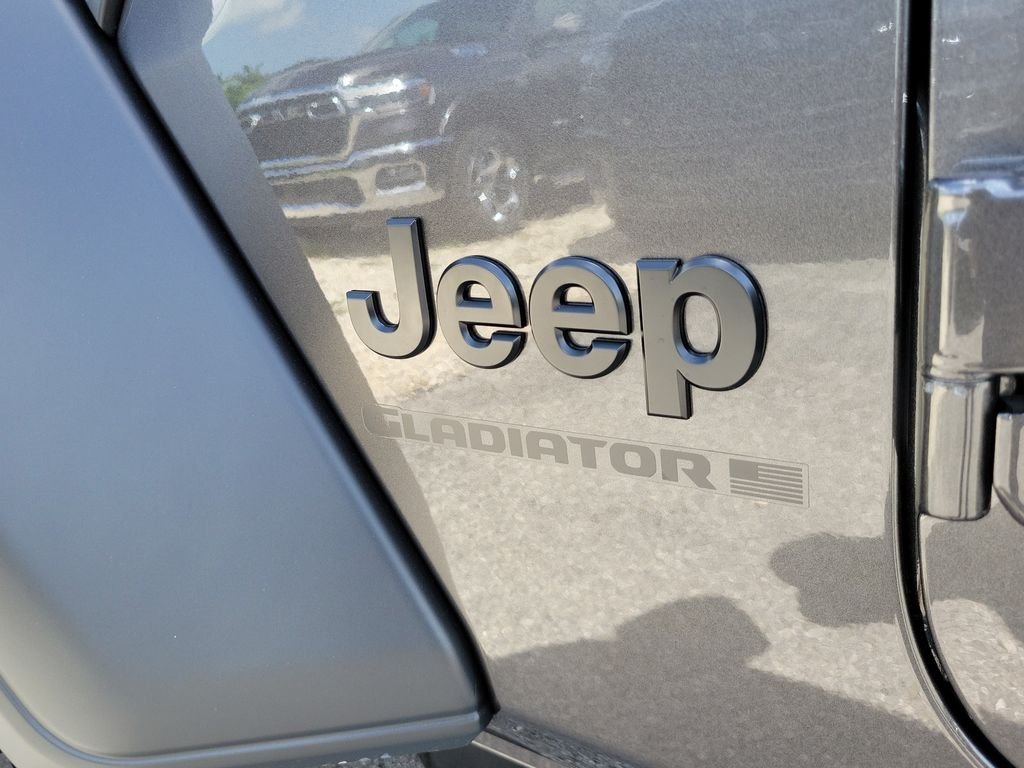 New 2026 Granite Crystal Metallic Clearcoat Jeep Sport image 6