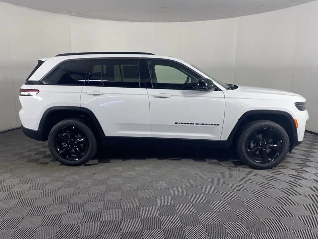 New 2026 Bright White Clear-Coat Exterior Paint Jeep Limited image 8