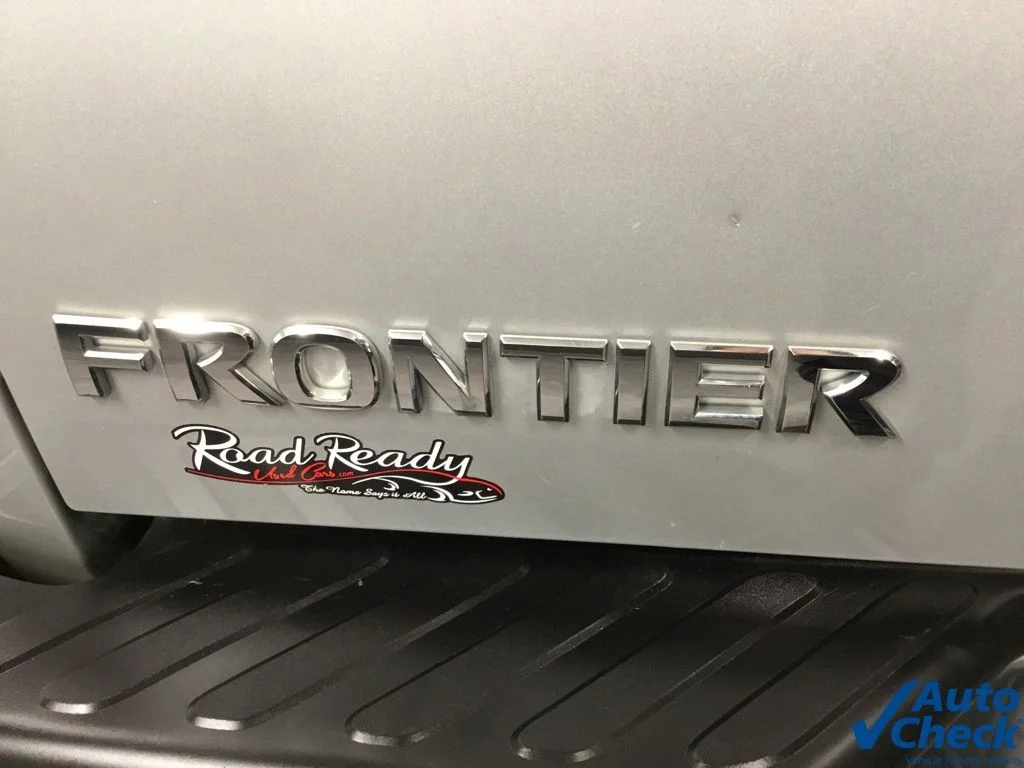 Used 2015 Silver Nissan SV image 16