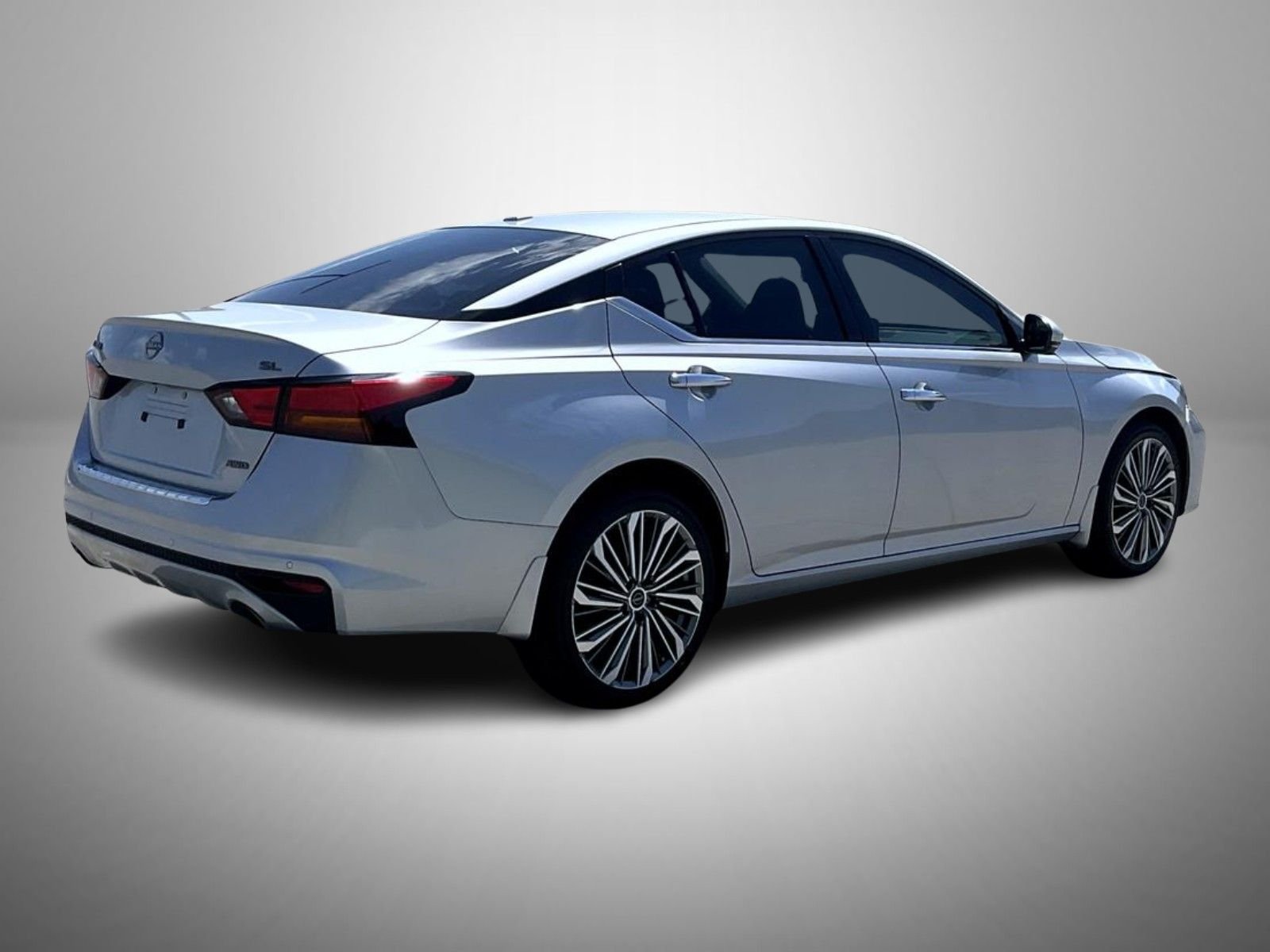 Used 2023 Silver Nissan 2.5 SL image 5