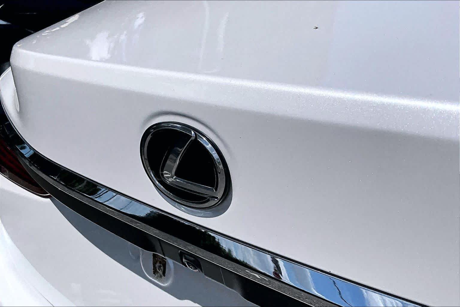 Used 2024 Eminent White Pearl Lexus  image 31