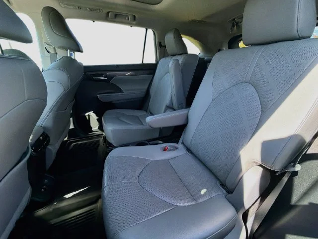 Used 2020  Toyota Platinum image 19