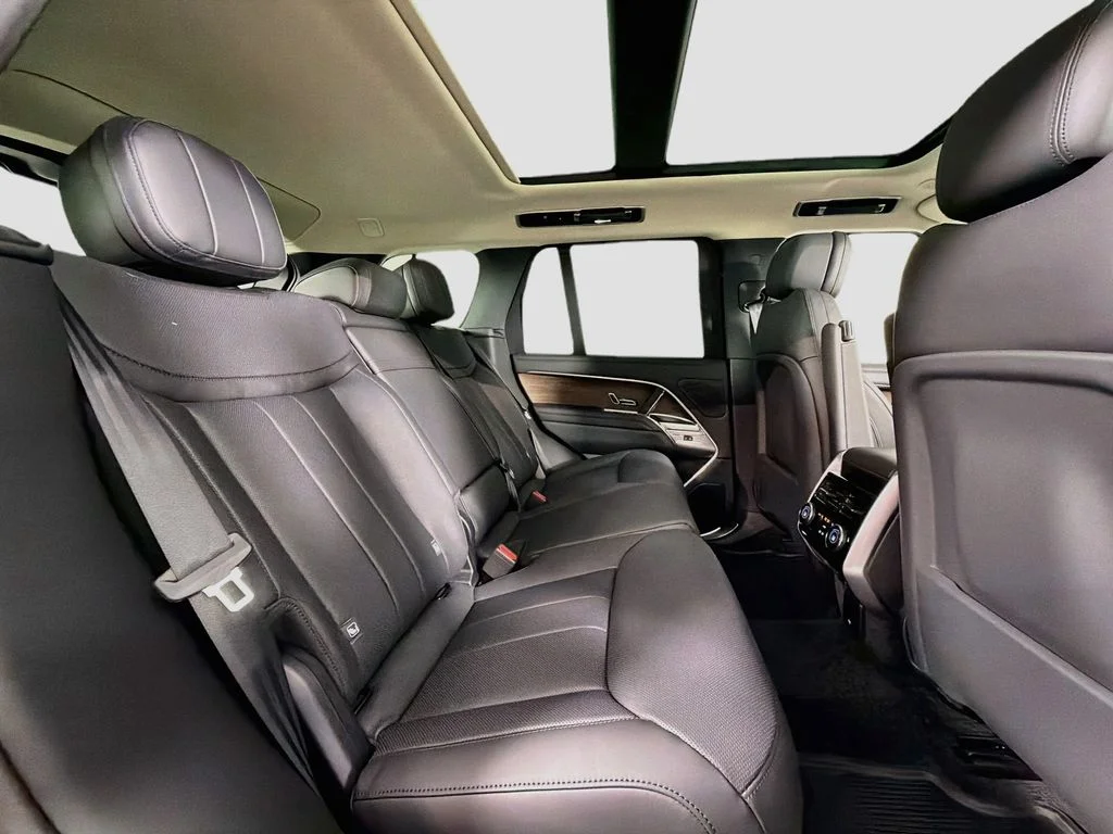 New 2026 Eiger Grey Land Rover SE image 29