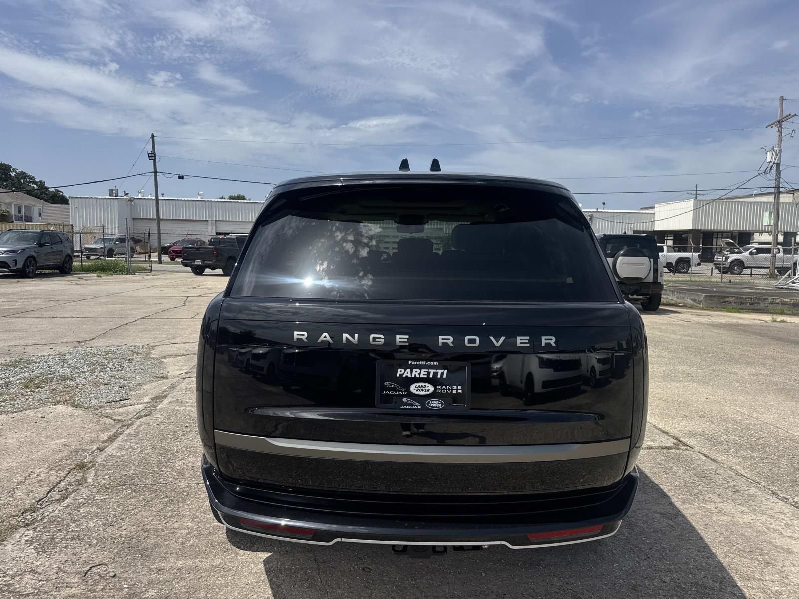 New 2026 Santorini Black Land Rover SE image 18