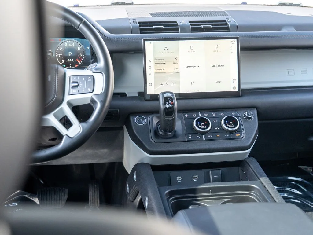 Used 2022 Blue Land Rover X-Dynamic HSE image 21