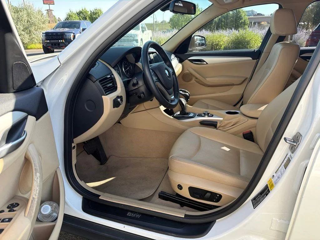 Used 2015 White Metallic BMW sDrive28i image 10