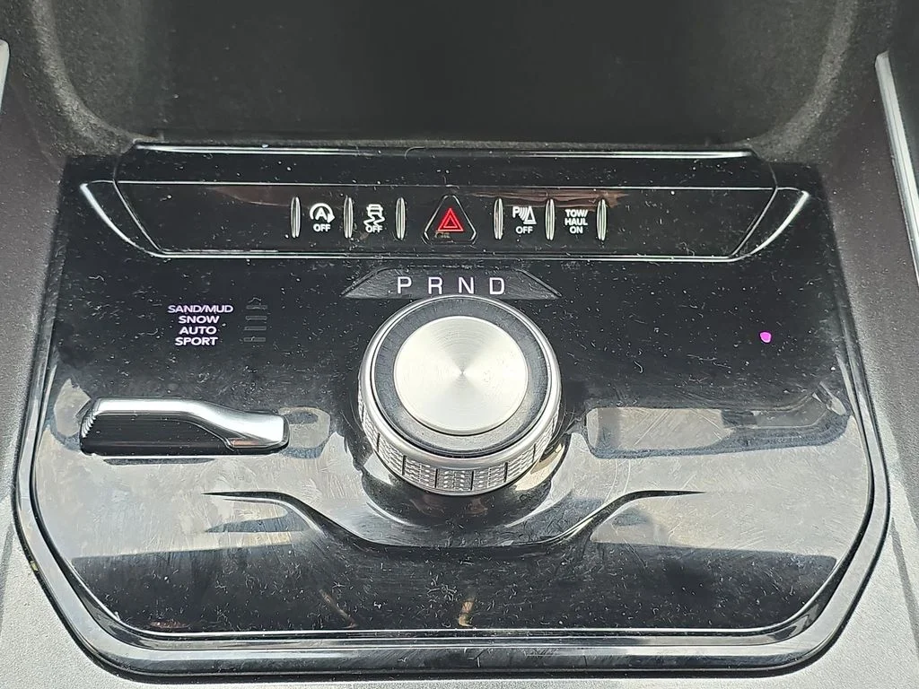 Used 2023 White Jeep Base image 31