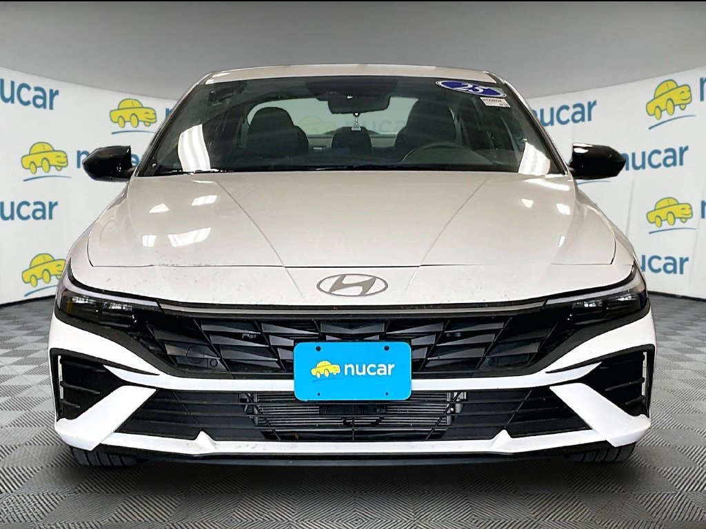 Used 2025 White Hyundai SEL Sport image 2