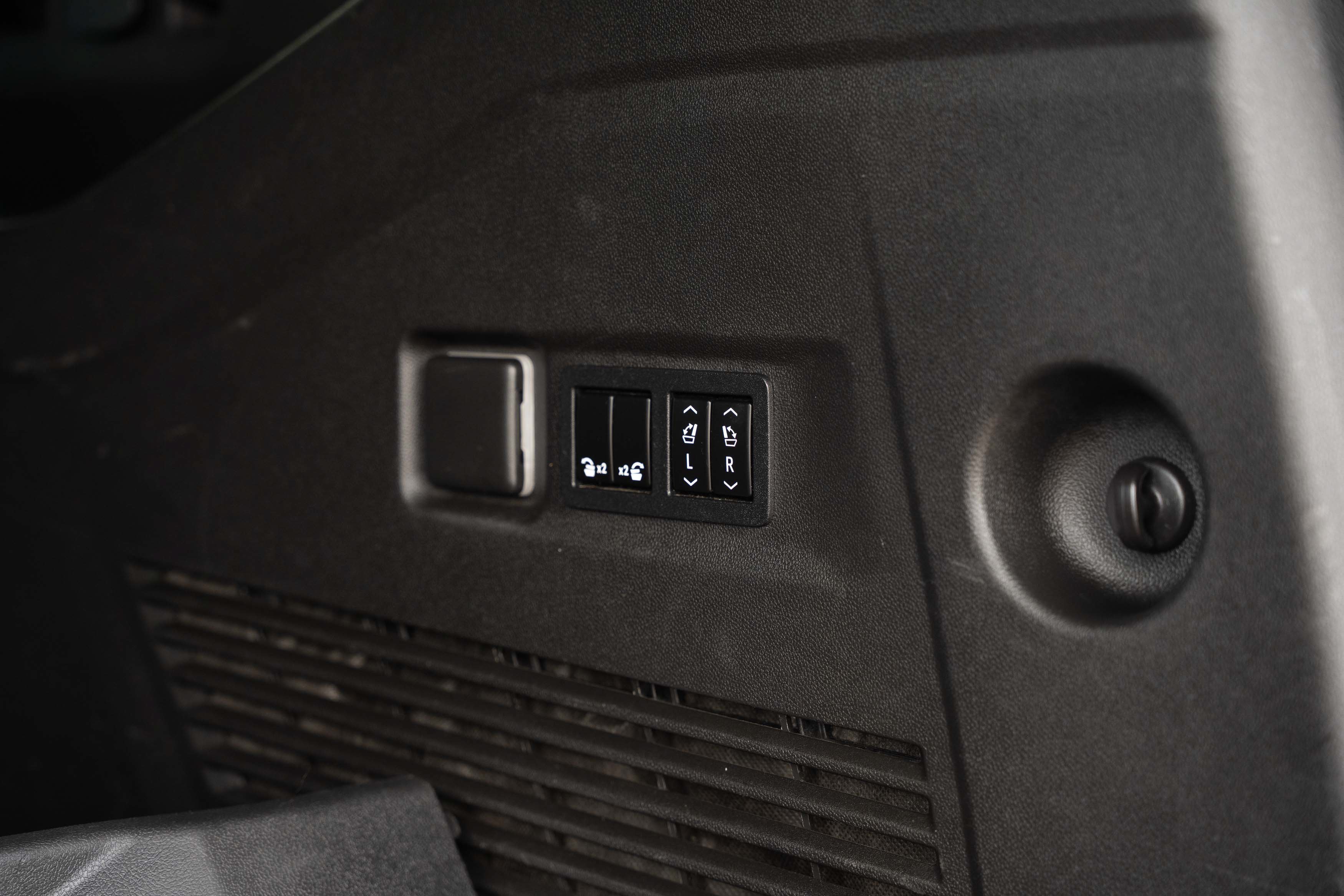 Used 2022 Iridescent Pearl Tricoat Chevrolet LT image 30