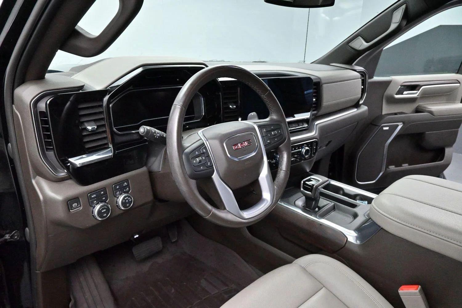 Used 2023 ONYX BLACK GMC SLT image 16
