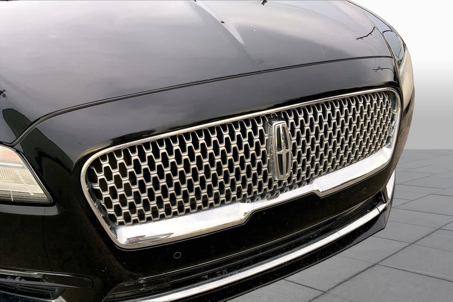 Used 2018 Black Velvet Lincoln Reserve image 25