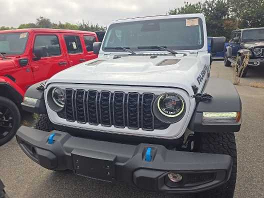 Used 2025 Bright White Clearcoat Jeep Rubicon image 2