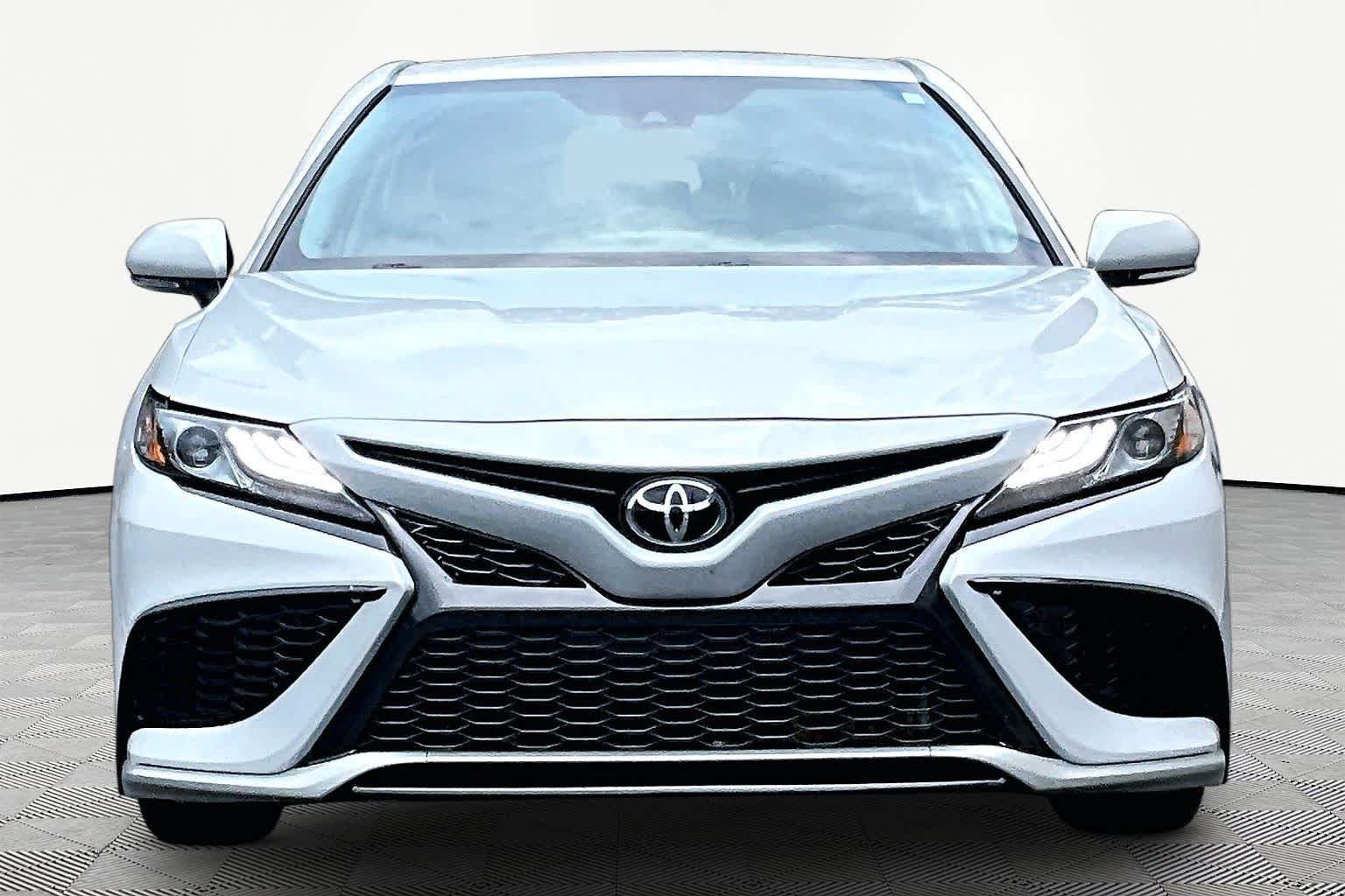 Used 2023 Ice Edge Toyota XSE image 4