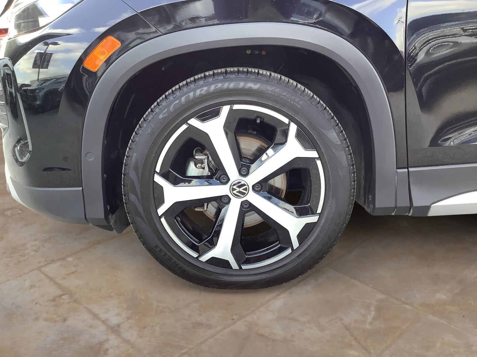 New 2026 Deep Black Pearl Volkswagen SE image 10