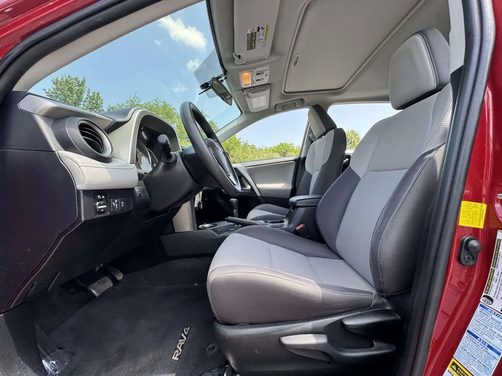 Used 2014 Red Toyota XLE image 14