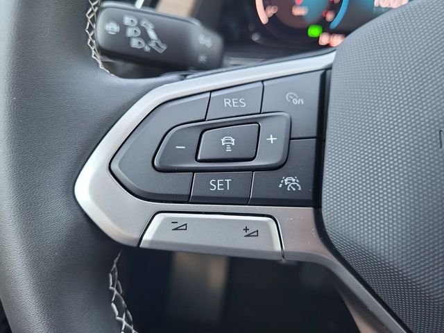New 2026 White/off-white Volkswagen SE w/Technology image 22