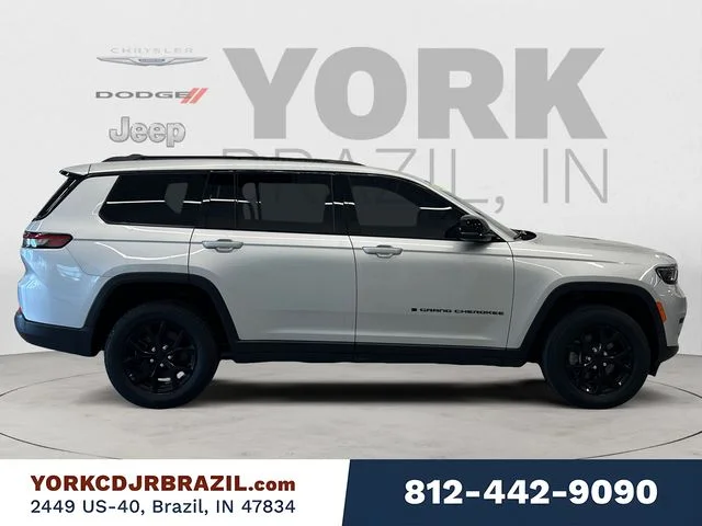 Used 2024 Silver Jeep Altitude image 6
