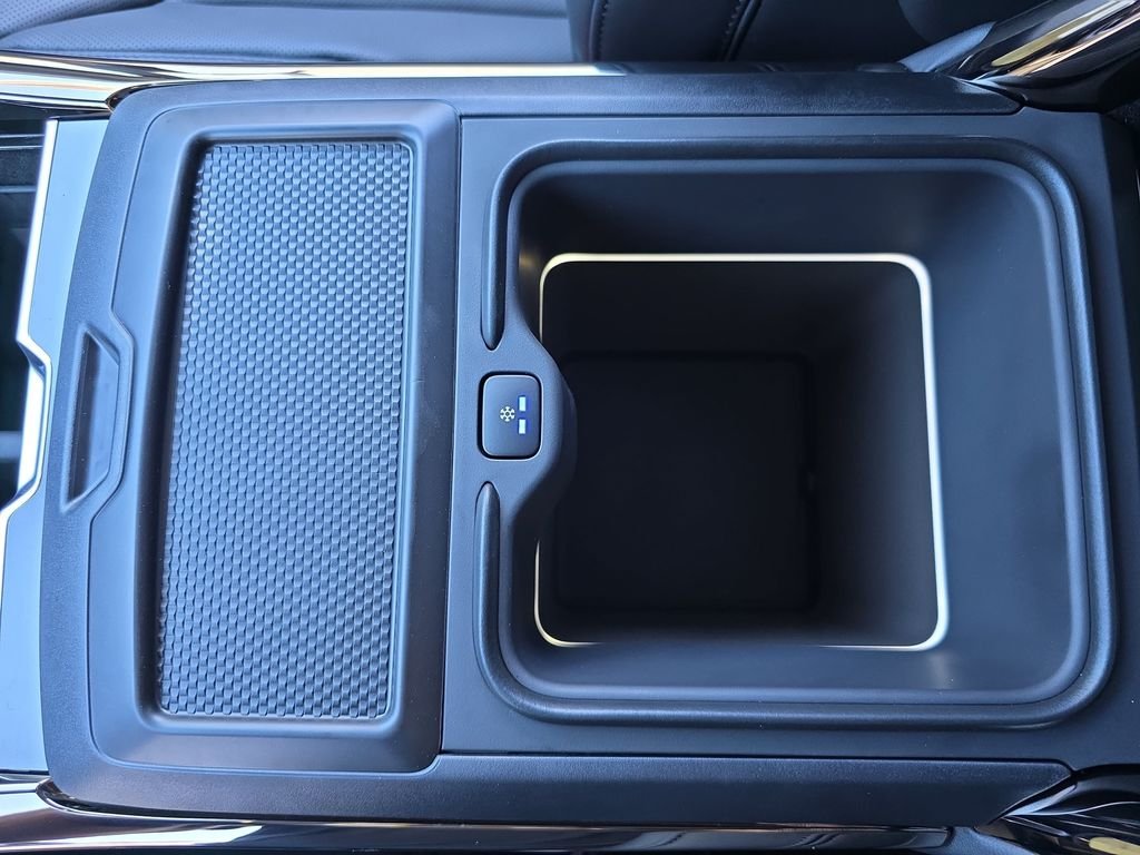 New 2026 Santorini Black Land Rover Dynamic SE image 13