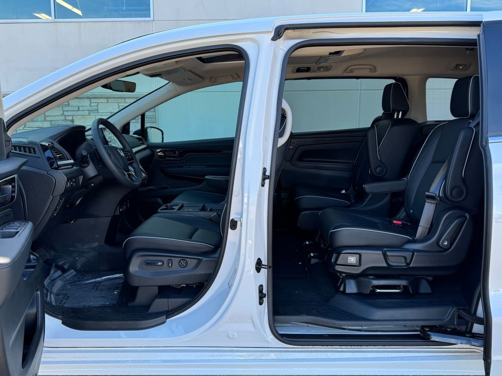 2026 Honda Odyssey Touring - Photo 13