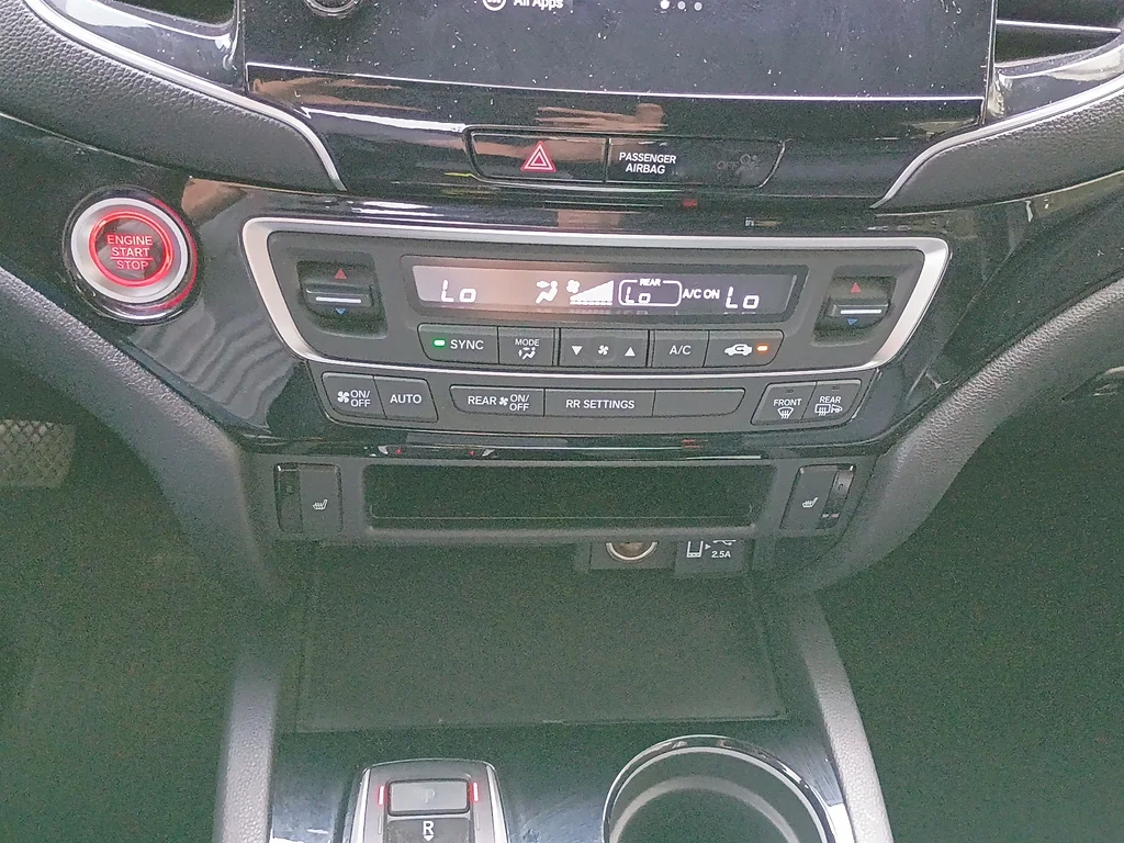 Used 2019 WHITE Honda Touring image 23