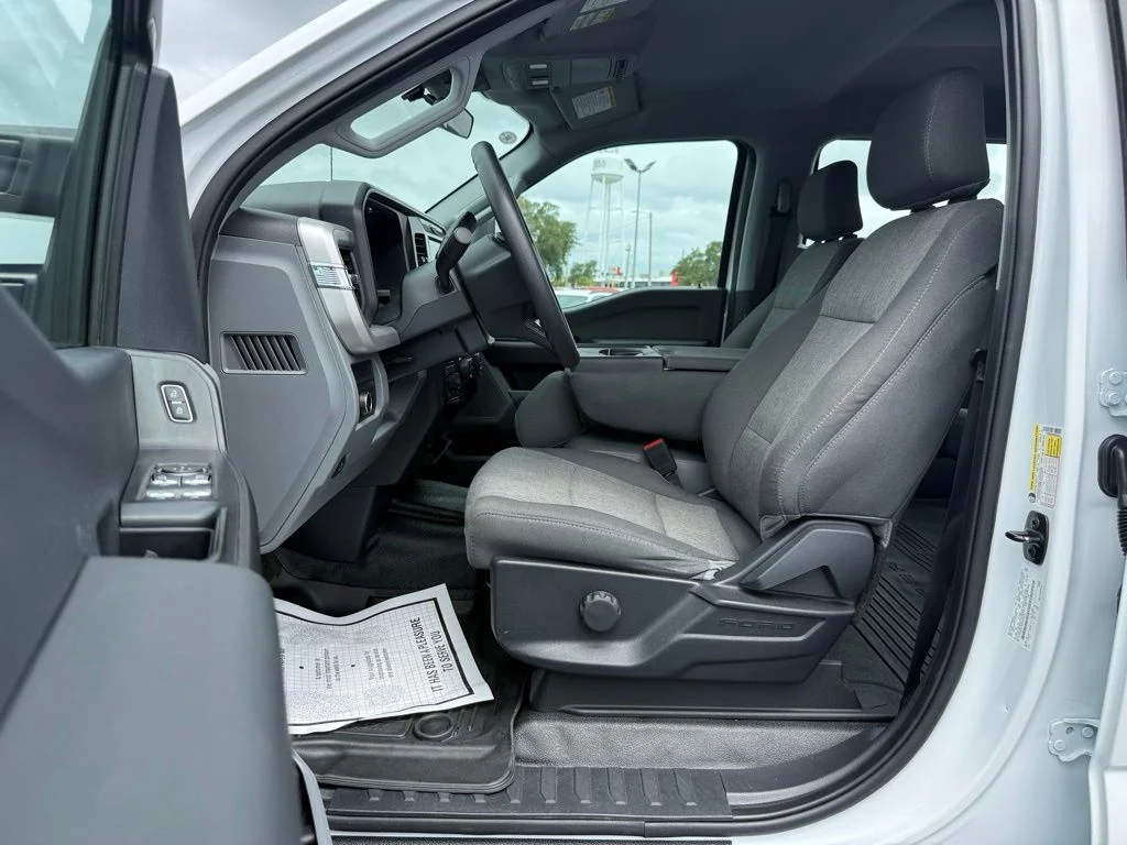 Used 2025 White Ford XL image 13
