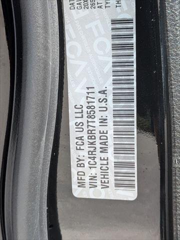 New 2026 Diamond Black Crystal Pearlcoat Jeep Limited image 32