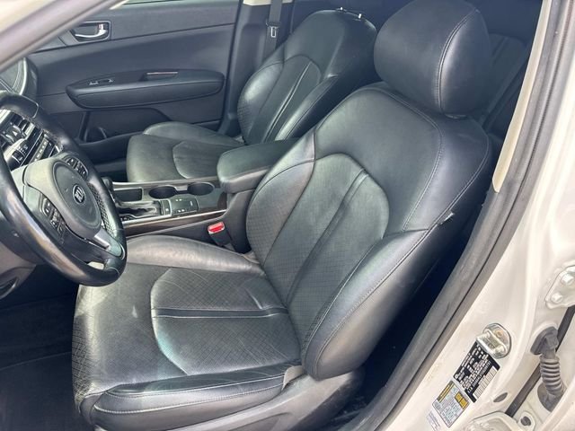 Used 2018 White Kia EX image 29
