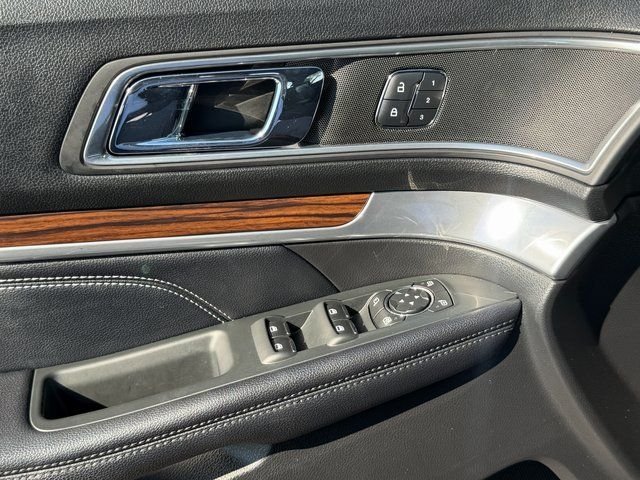Used 2016 Blue Ford Limited image 31