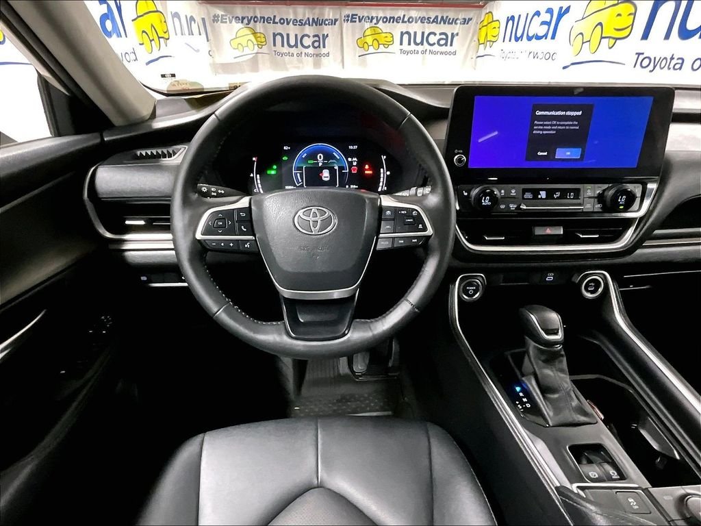 Used 2024 White Toyota XLE image 18