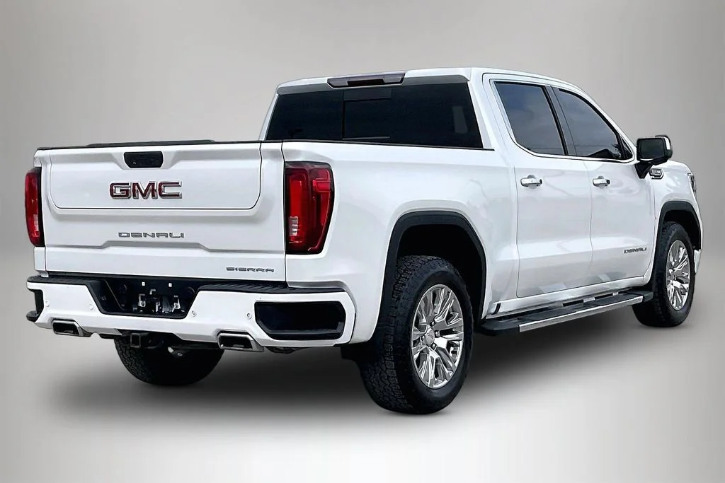 Used 2022 White GMC Denali image 5