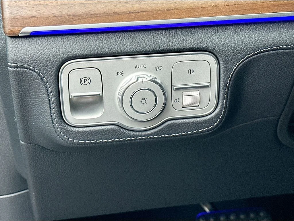 Used 2026  Mercedes-Benz GLS 580 image 10