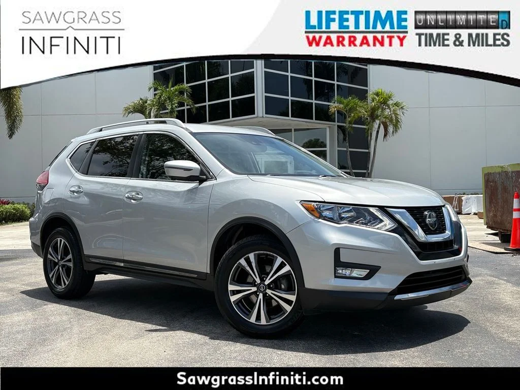 Used 2018 Silver Nissan SL image 1