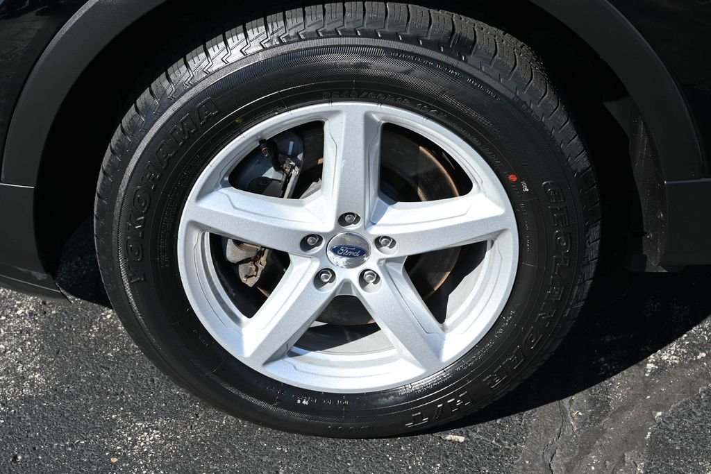 Used 2016 Shadow Black Ford XLT image 14