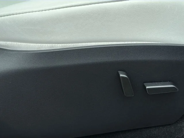 Used 2024  Tesla Long Range image 33