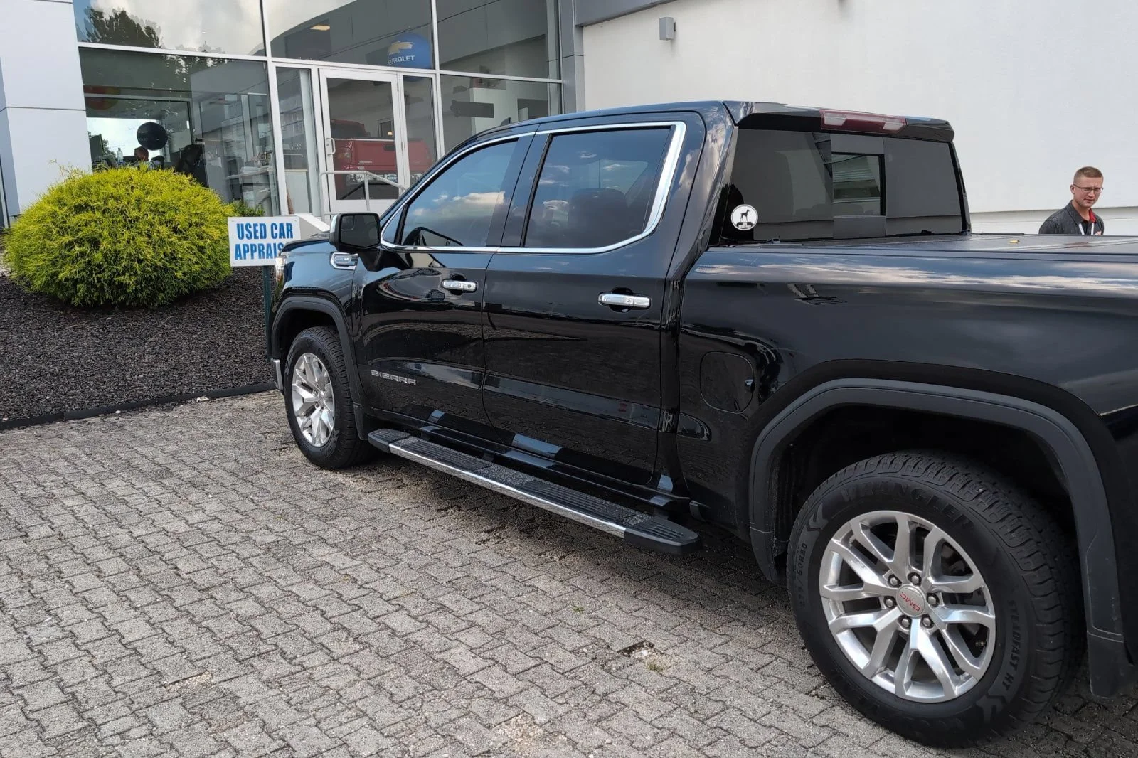 Used 2021 ONYX BLACK GMC SLT image 9