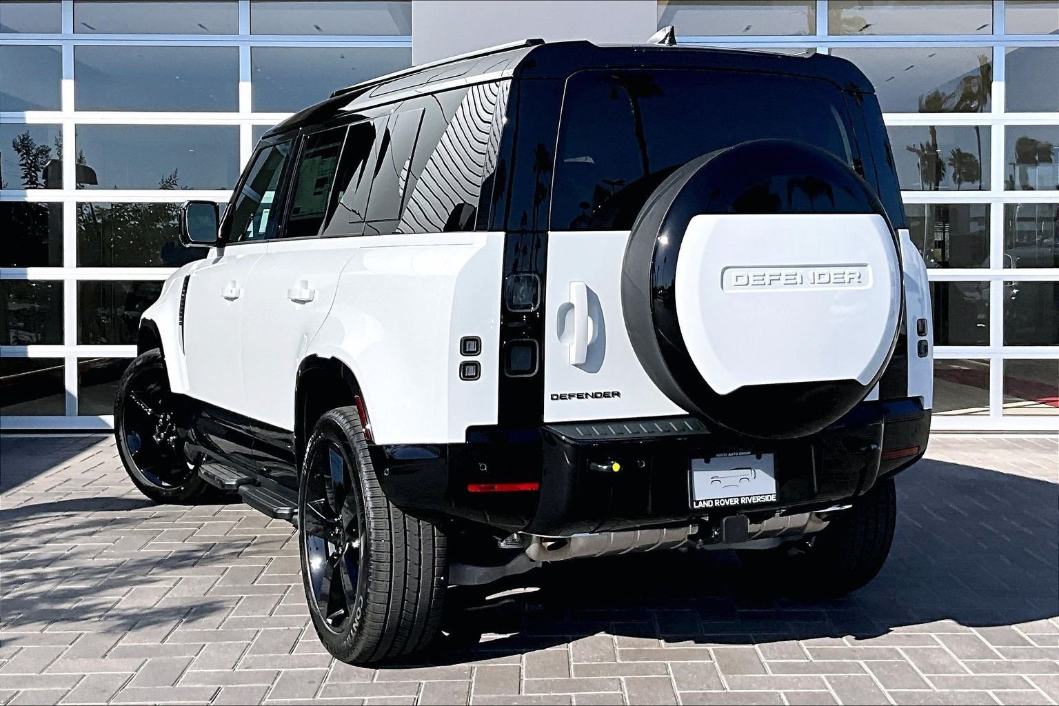 New 2026 Fuji White Land Rover X-Dynamic SE image 3