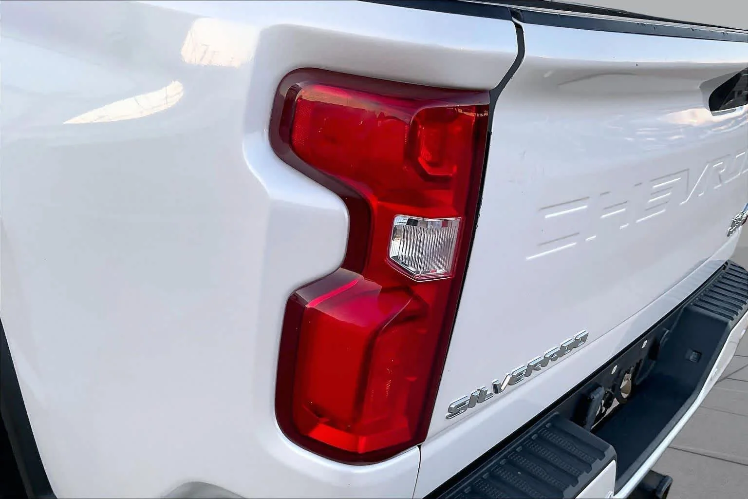 Used 2022 Iridescent Pearl Tricoat Chevrolet High Country image 26
