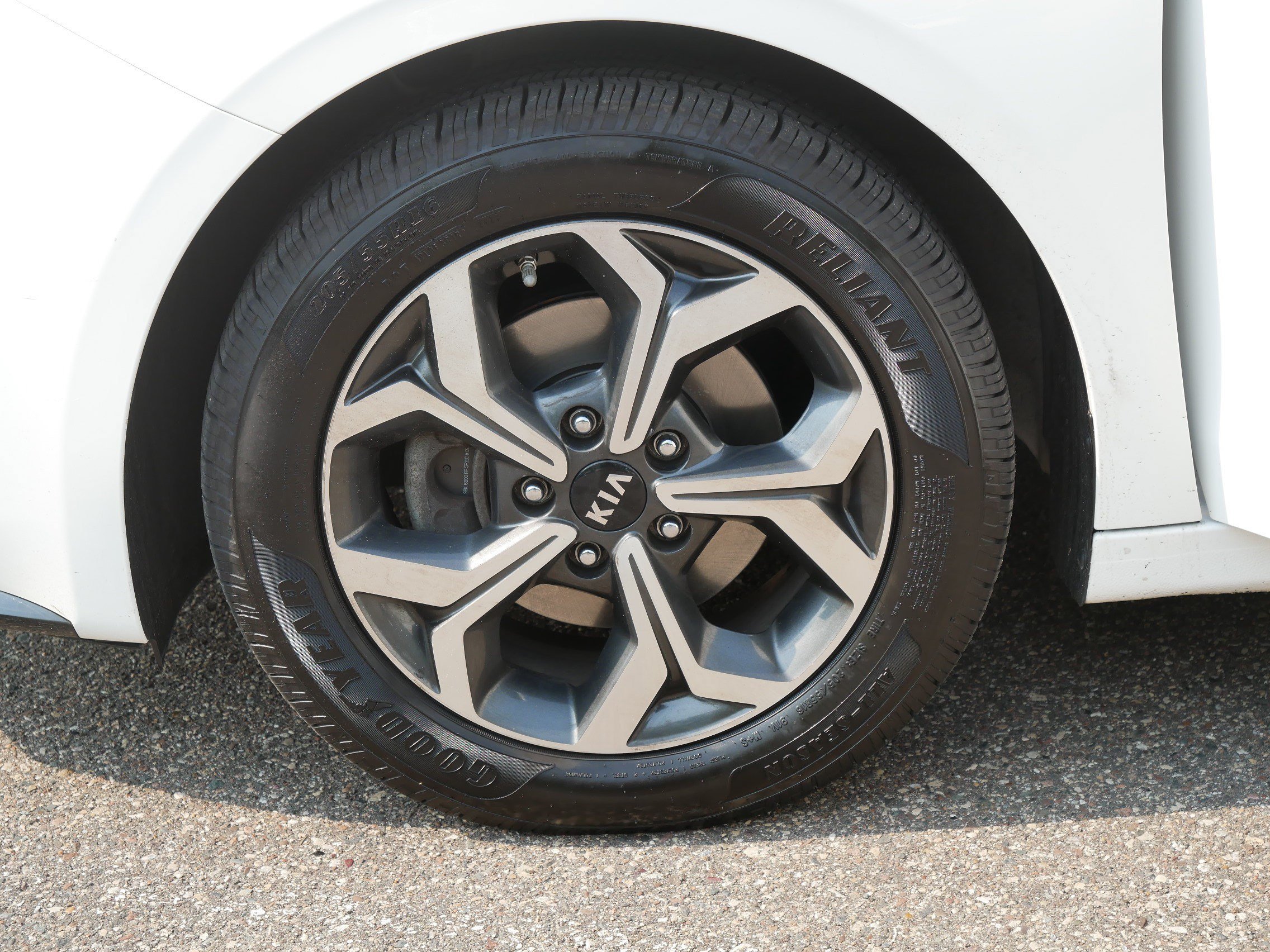 Used 2019 Clear White Kia LXS image 15