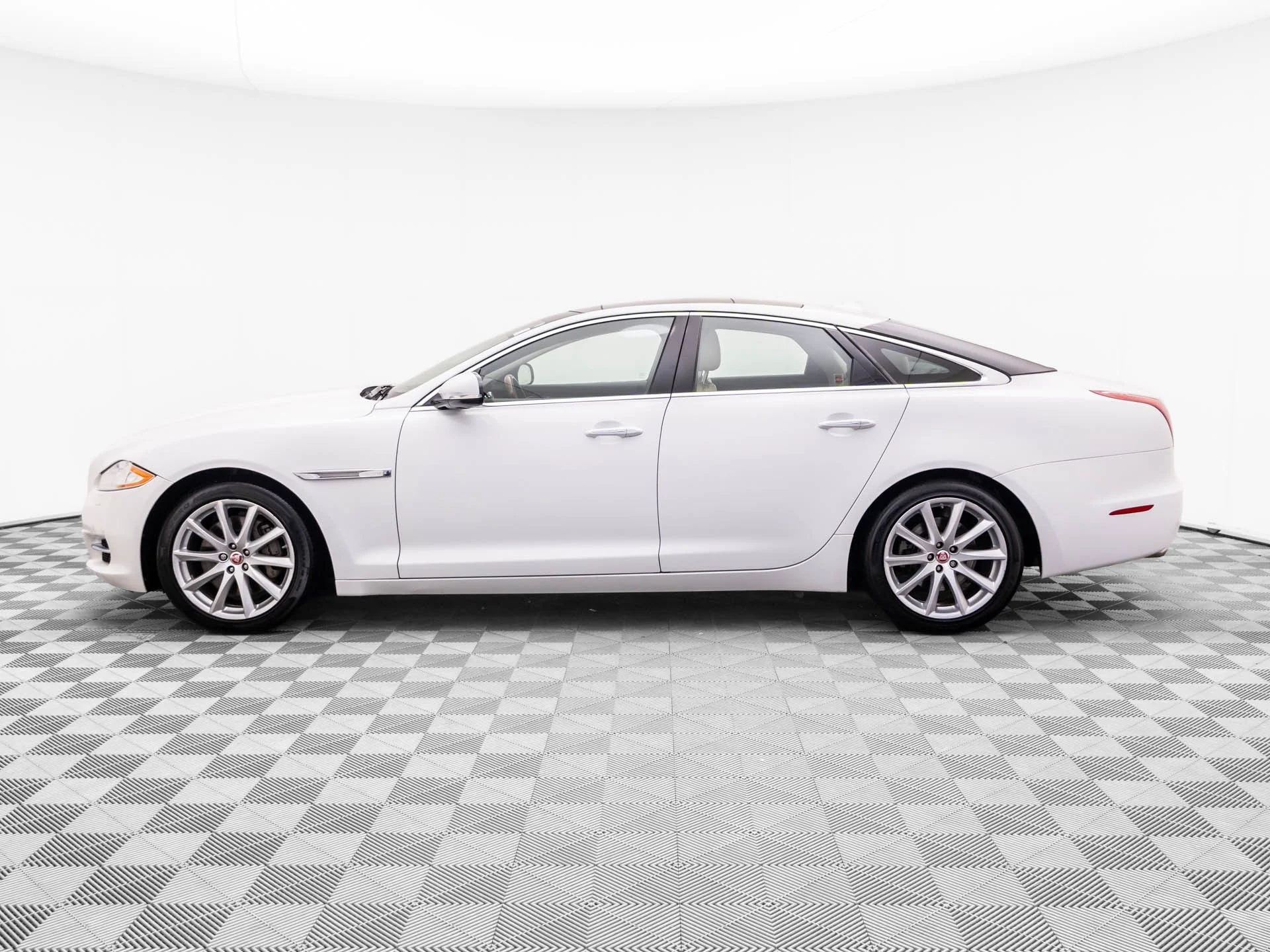 Used 2015 Jaguar XJ Base with VIN SAJWJ1CDXF8V78274 for sale in Barrington, IL
