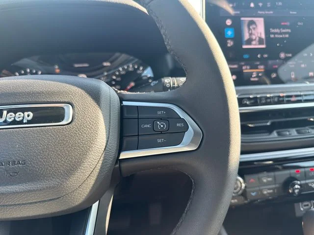 New 2026 White Jeep Latitude image 14
