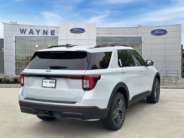 New 2026 Space White Metallic Ford ST-Line image 27