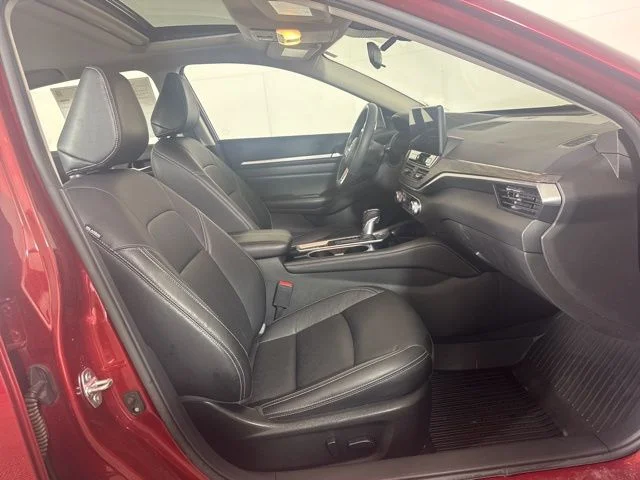 Used 2024 Red Nissan 2.5 SL image 4