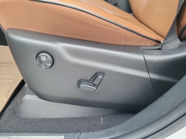 Used 2020 White Jeep Overland image 17