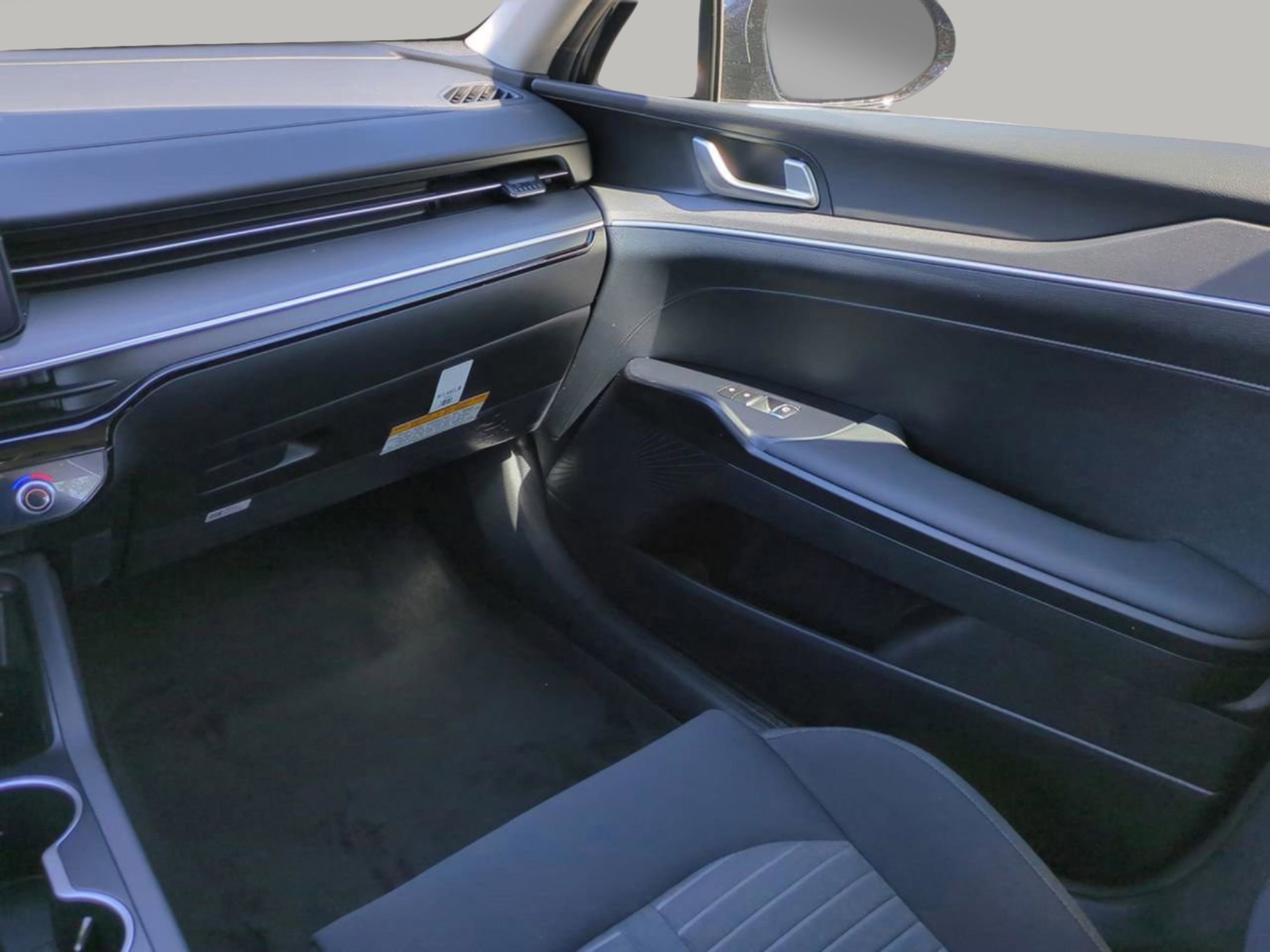 New 2026 Snow White Pearl Kia LXS image 13